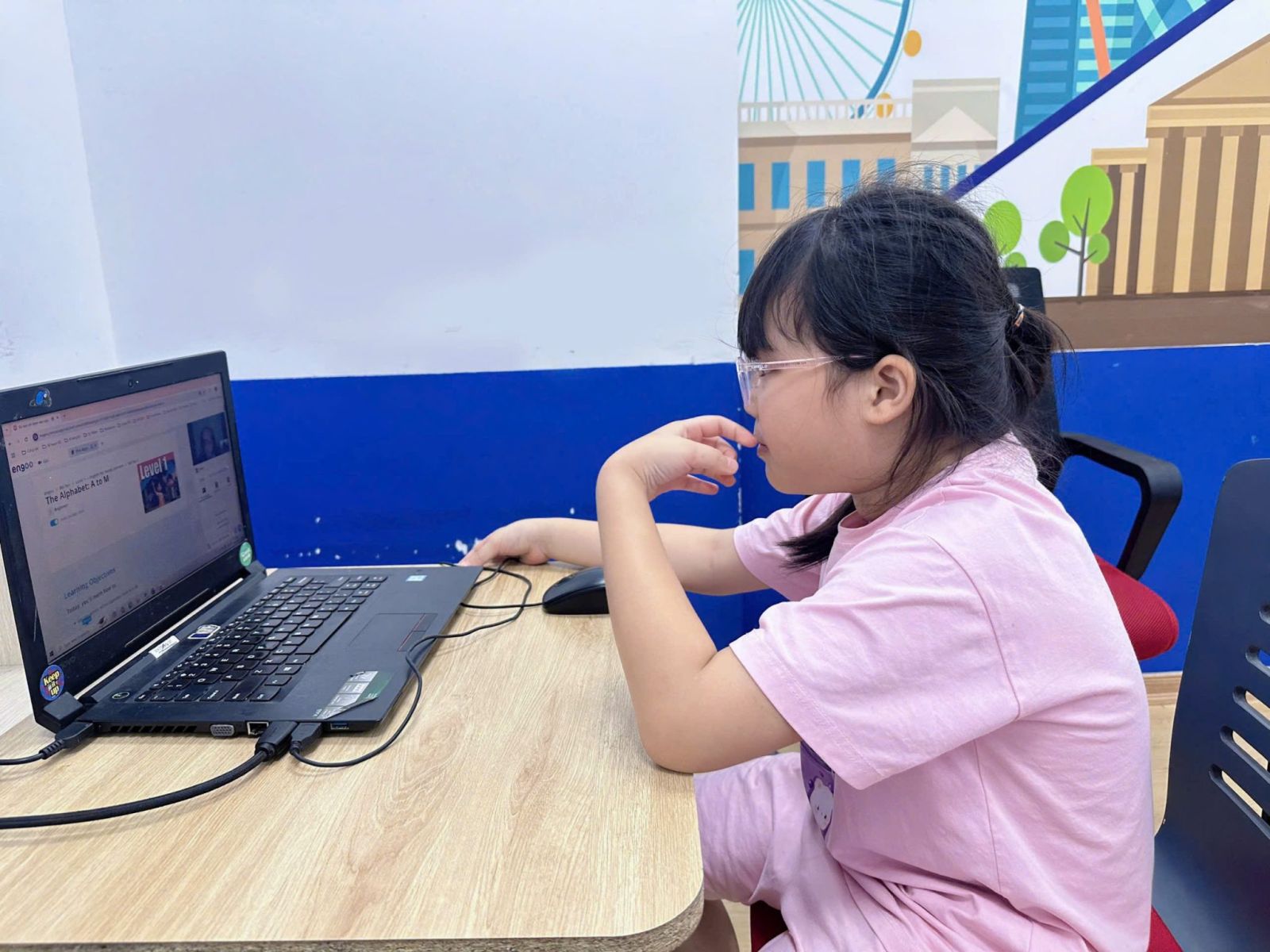 Học sinh thích thú học tập theo mô hình Speak!E