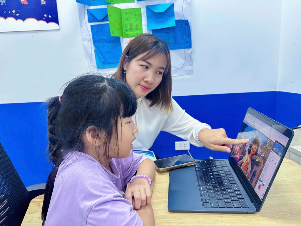 Engoo là một trong những nền tảng học ngoại ngữ trực tuyến lớn nhất thế giới, thuộc tập đoàn công nghệ giáo dục DMM Nhật Bản