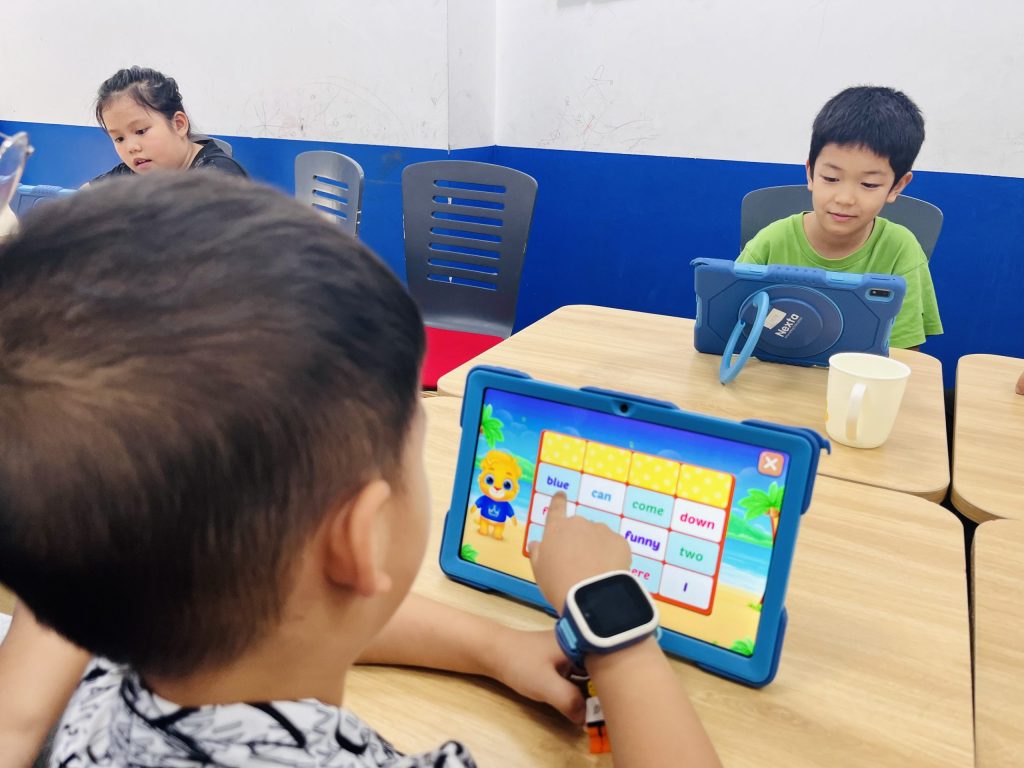 Trạm Học Toán - Tiếng Việt - Tiếng Anh với máy tính bảng học tập thông minh Nexta thu hút sự tham gia của đông đảo các bạn nhỏ